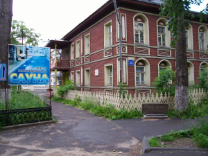 «В доме, где резной палисад...»